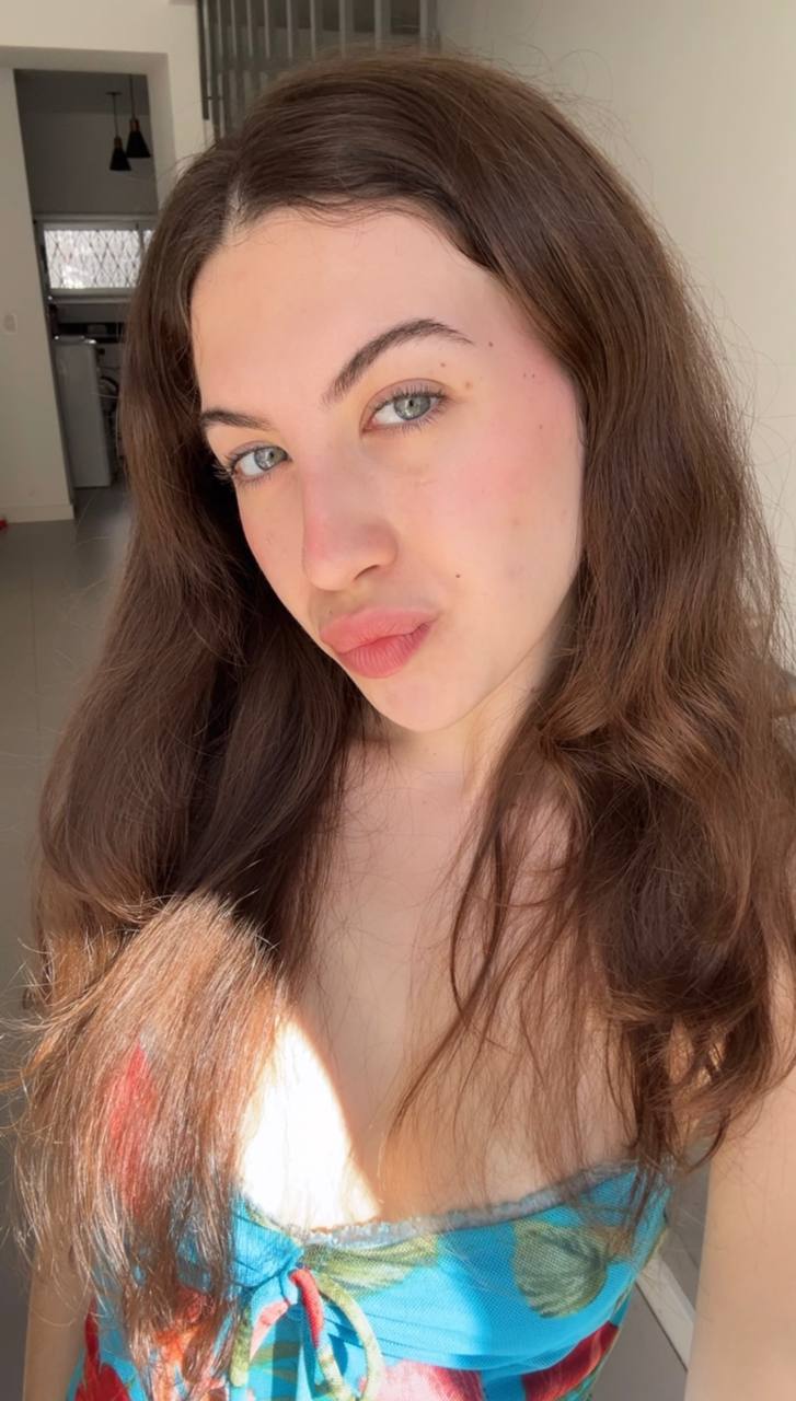 Nude girl Amber in Sri Jayawardenepura-Kotte