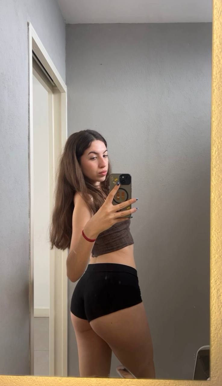 Amber in her underwear in Sri Jayawardenepura-Kotte