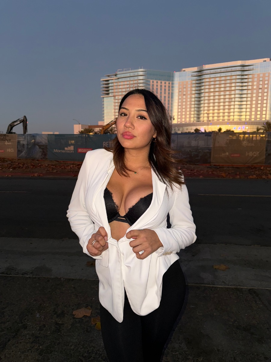 Take a pause and enjoy Ali Cruz — streaming from Sri Jayawardenepura-Kotte