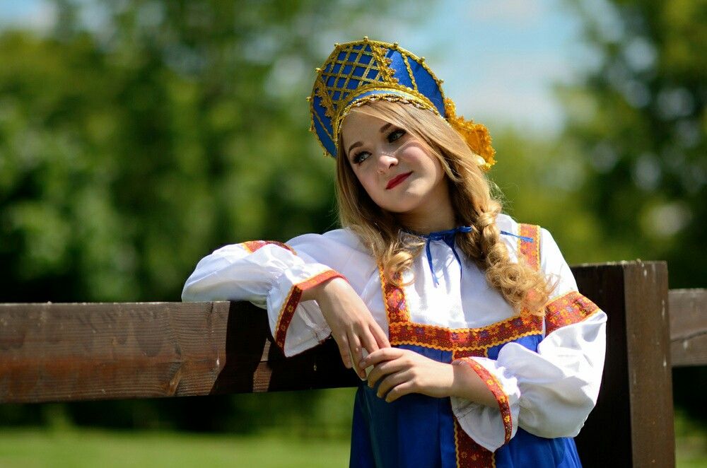 Photo Slavic girls in Sri Jayawardenepura-Kotte
