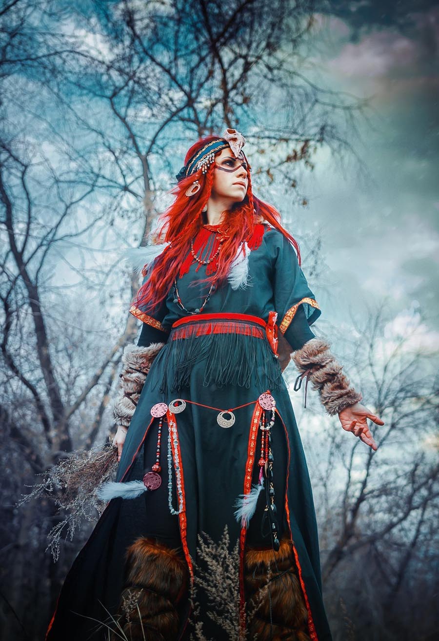 Girls in Slavic costumes underwear in Sri Jayawardenepura-Kotte