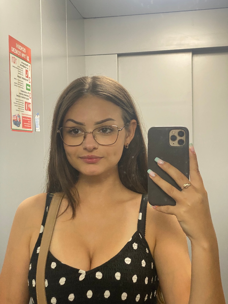 Sexy model Stacy in Sri Jayawardenepura-Kotte