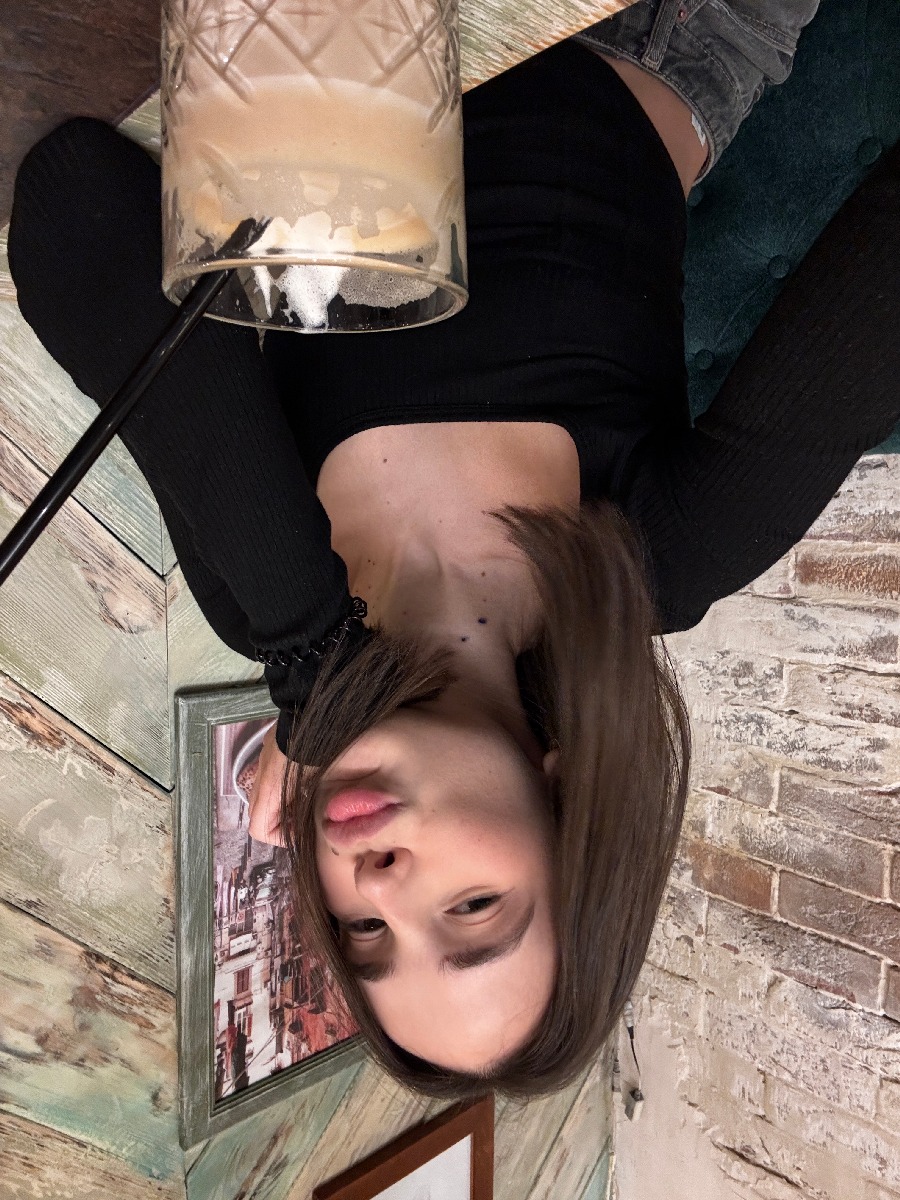 Fresh photos, fresh mood — Tina online in Sri Jayawardenepura-Kotte